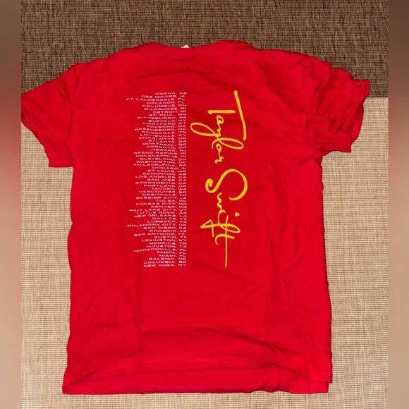 Taylor Swift’s “Speak Now” Tour Tee Size M - Picture 3 of 4